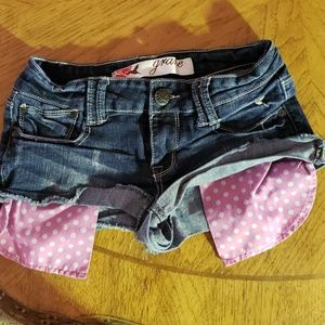 Super cute pink polka dot pockets Jean shorts!